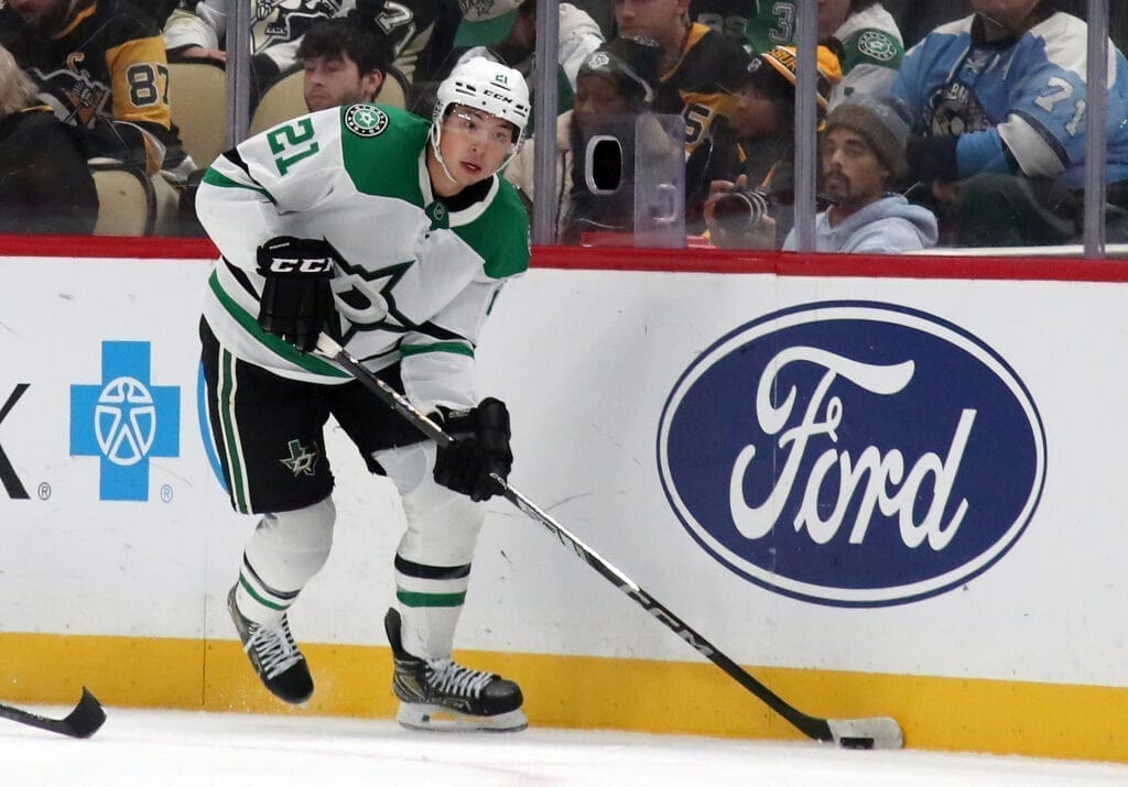 Why is Jason Robertson struggling offensively for the Dallas Stars?