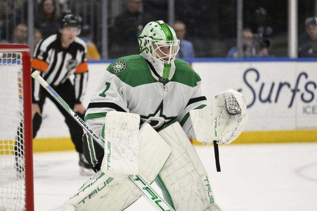 Dallas Stars goalie Casey DeSmith