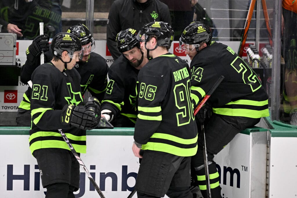 Dallas Stars forwards Mikko Rantanem, Roope Hintz, Jason Robertson (Tyler Seguin)