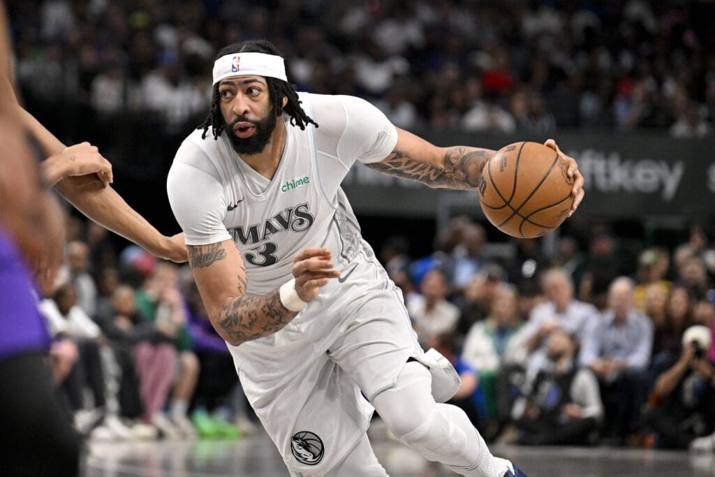 4 thoughts from the Mavericks’ easy win vs. Raptors, including Anthony Davis’ historic statline