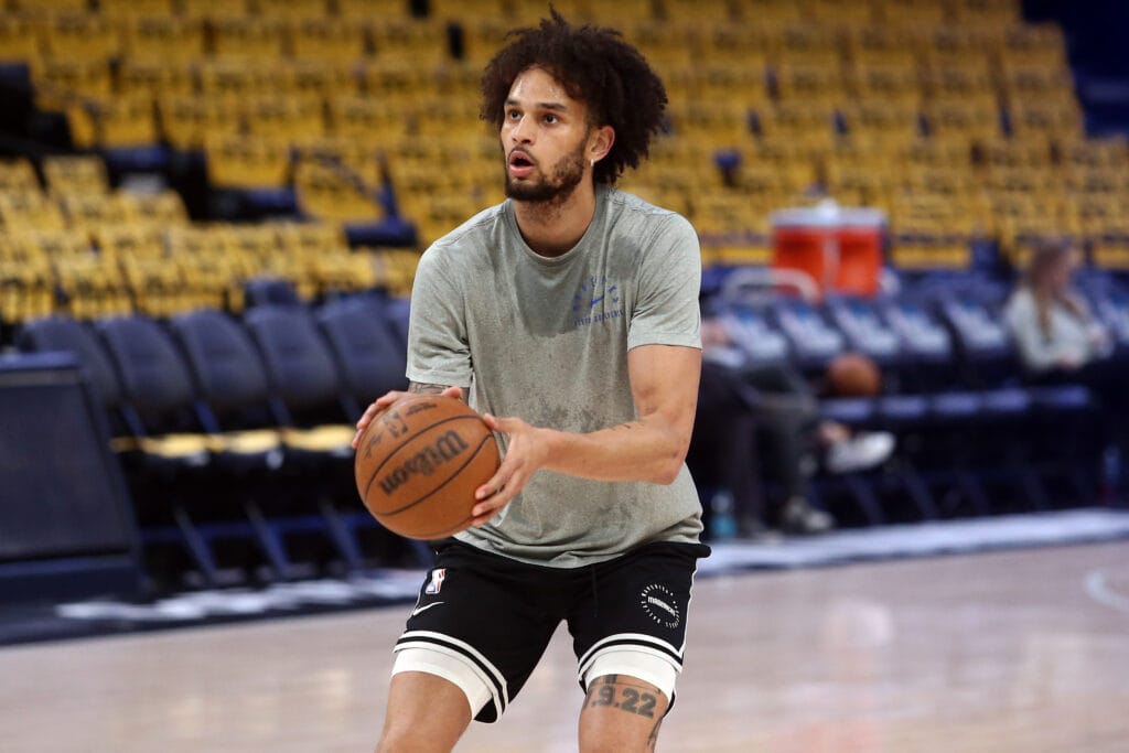 Will Dereck Lively II shoot 3s for the Mavericks next season?