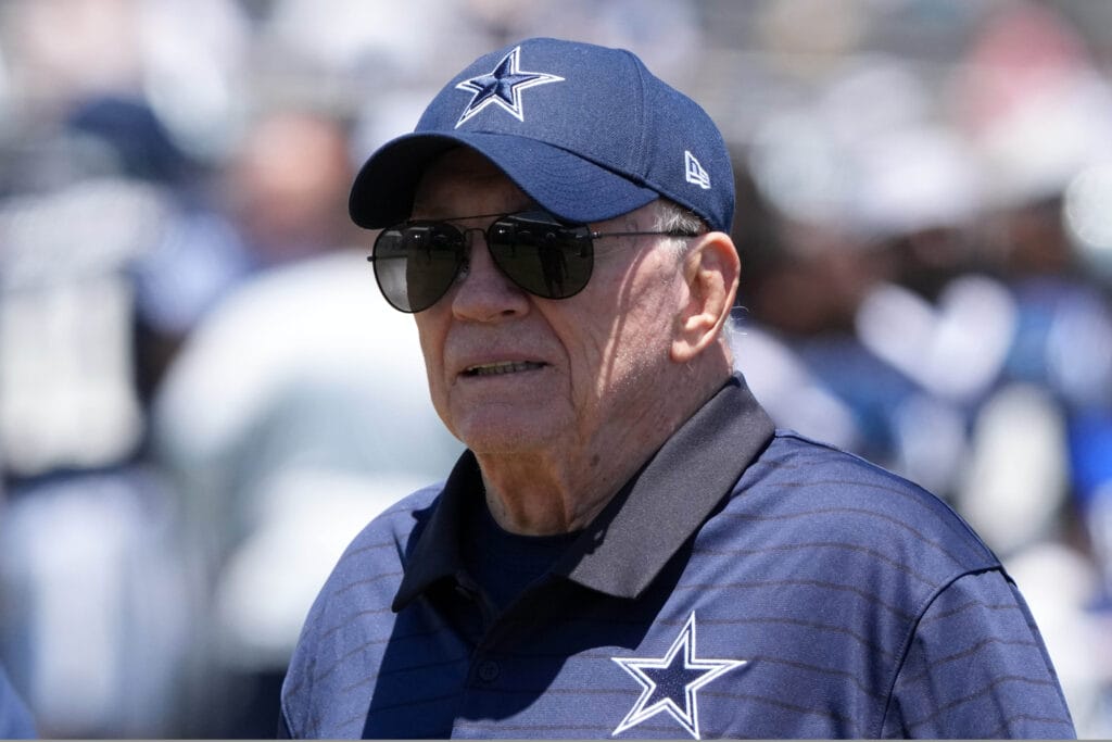 Jerry Jones’ record Dallas Cowboys offer to DE Micah Parsons was over $40M annually, nearly 200M gtd
