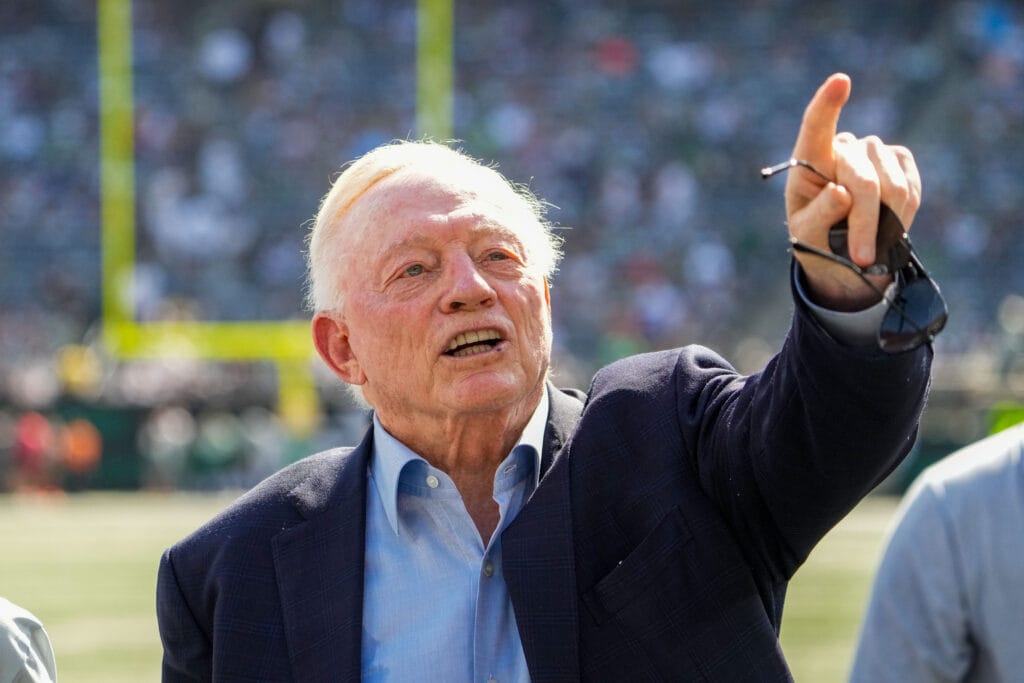 Dallas Cowboys owner Jerry Jones fined $250,000 by NFL for “inadvertent” finger to fans at Jets game