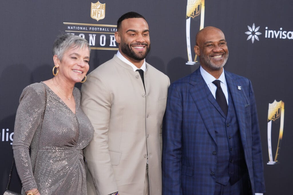 Solomon Thomas named Cowboys’ 2025 Walter Payton NFL Man of the Year Nominee