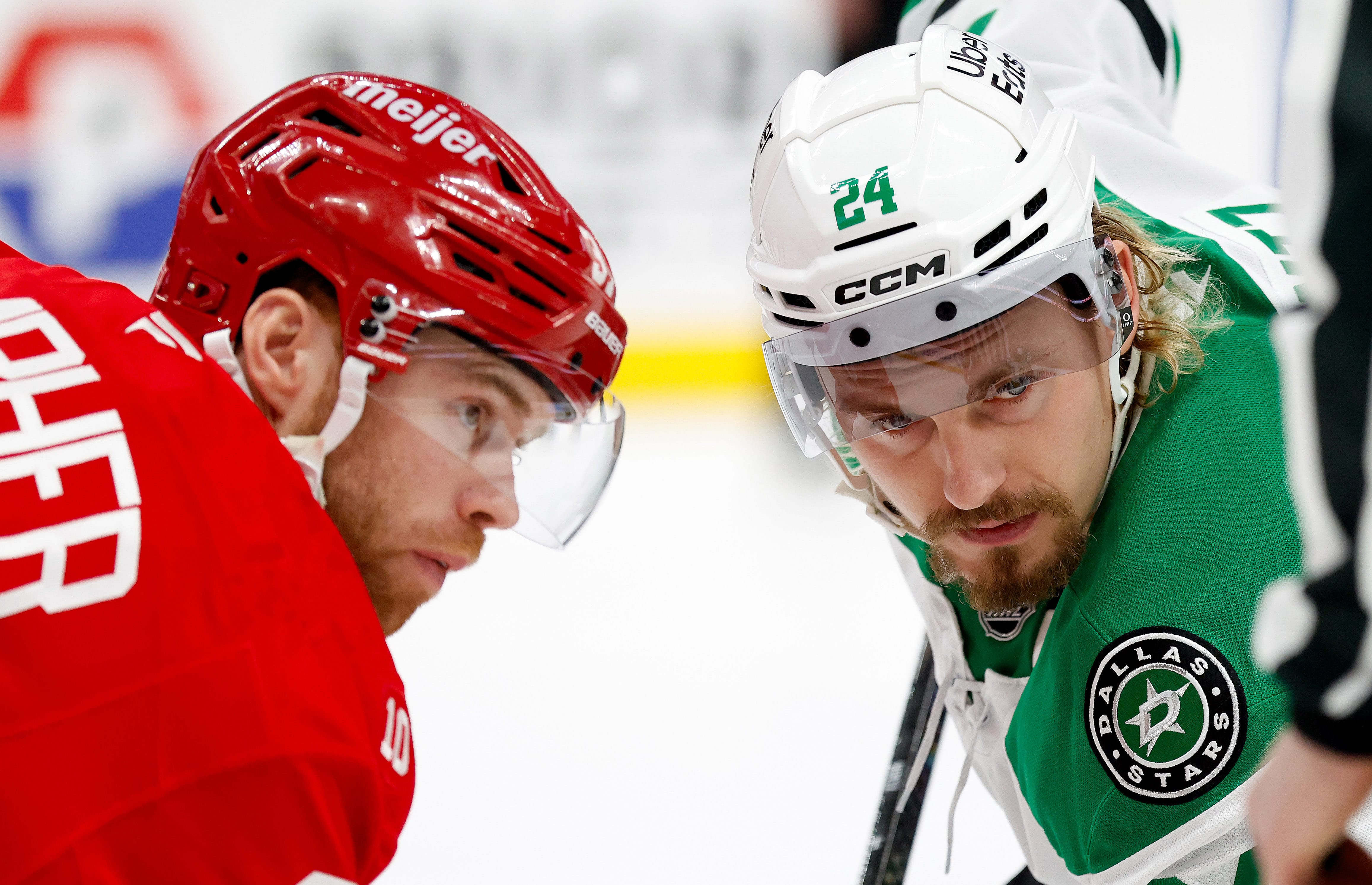 Dallas Stars vs Detroit Red Wings.