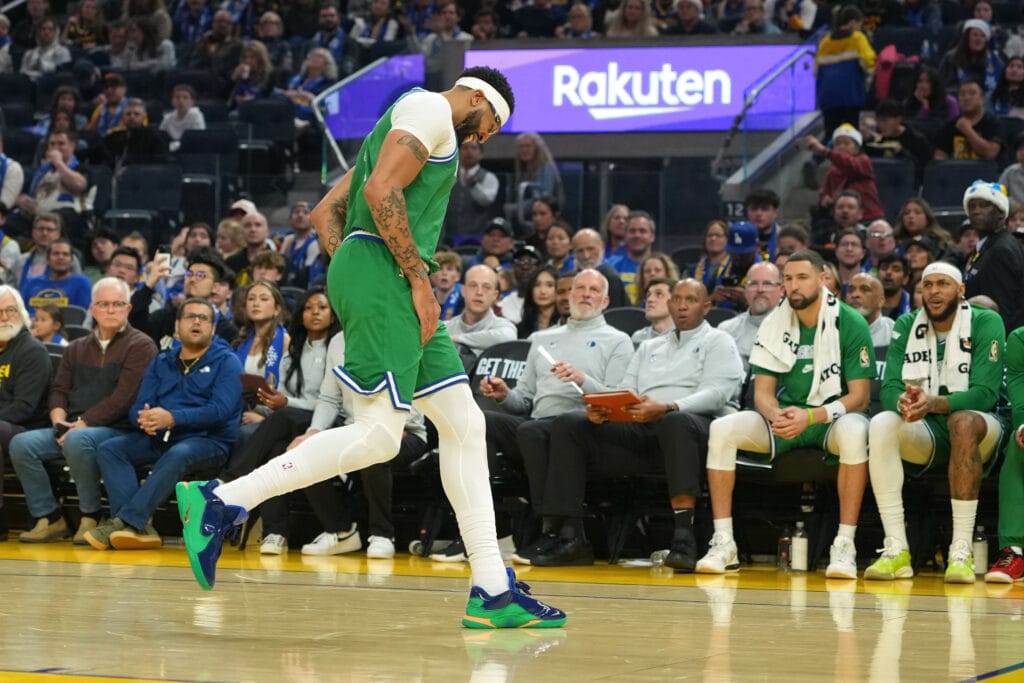 Mavericks center Anthony Davis