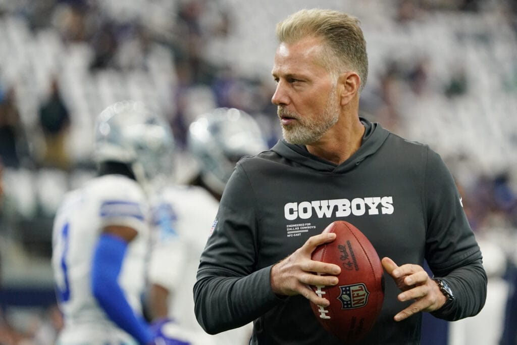 Jerry Jones heats up rhetoric on Dallas Cowboys DC Matt Eberflus. Seemingly only matter of time now