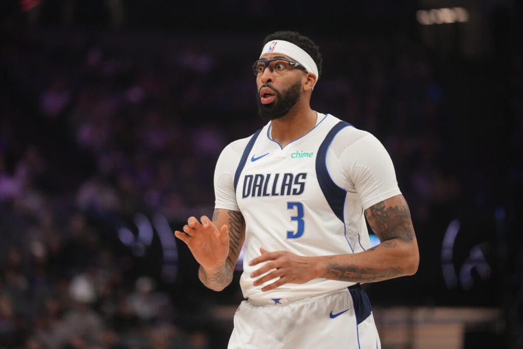 Mavericks center Anthony Davis