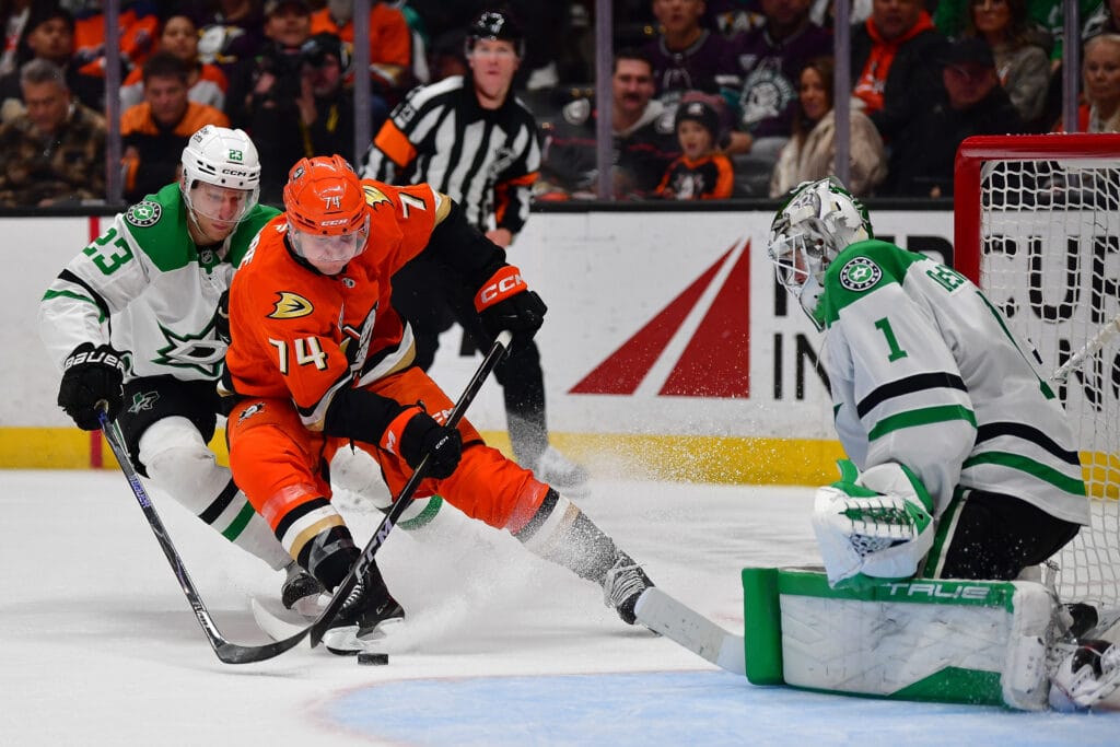 Dallas Stars goalie Casey DeSmith vs Anaheim Ducks
