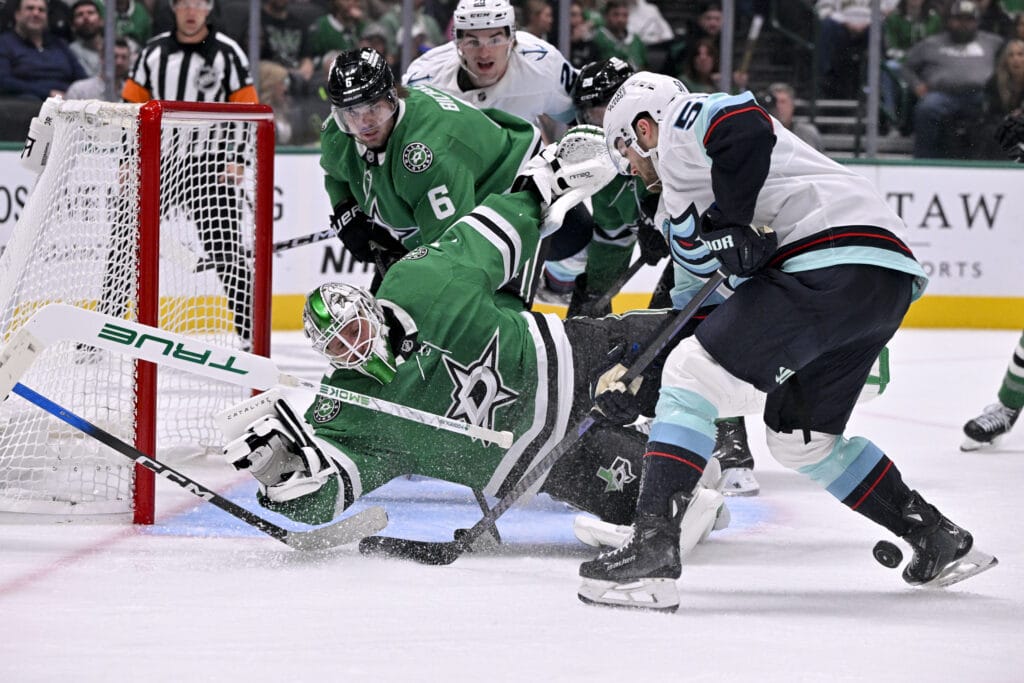 Dallas Stars goalie Casey DeSmith