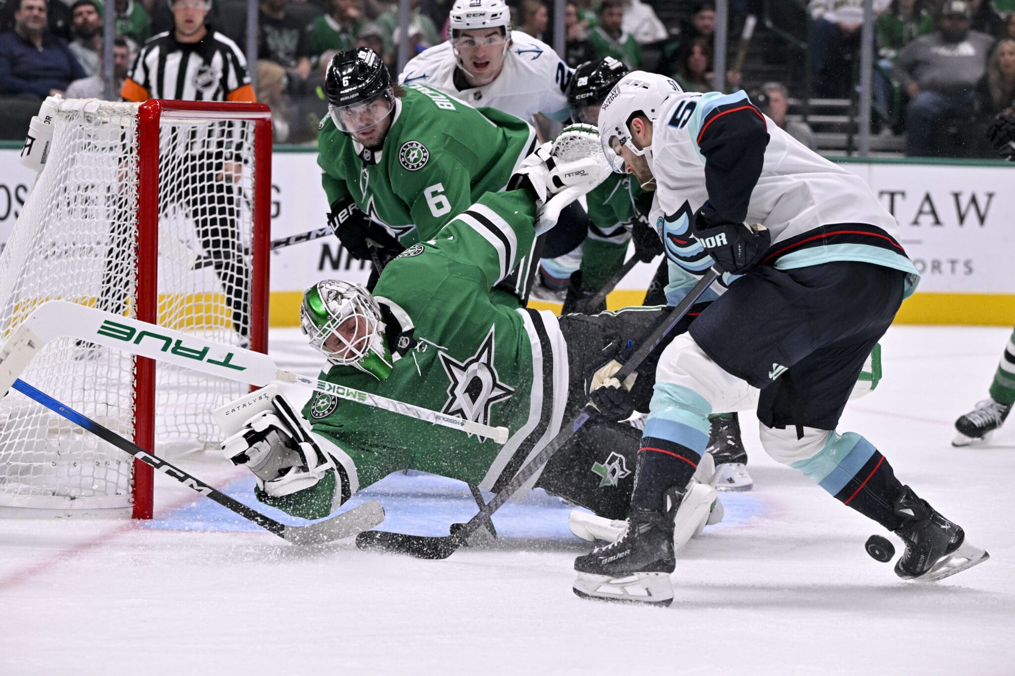 Dallas Stars goalie Casey DeSmith