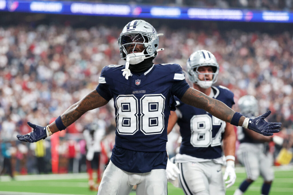 CeeDee Lamb record-setting day powers Dallas Cowboys to a 34-30 victory vs. Texans in Houston homecoming