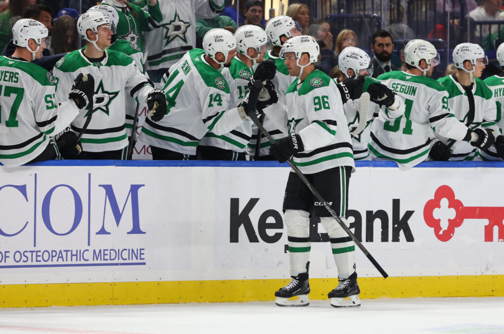 Dallas Stars forward Mikko Rantanen vs Buffalo Sabres