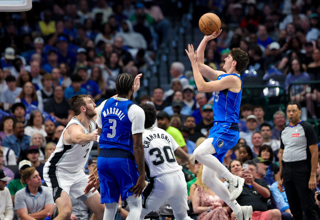 Mavericks guard Sergio de Larrea showed flashes despite injuries in home opener