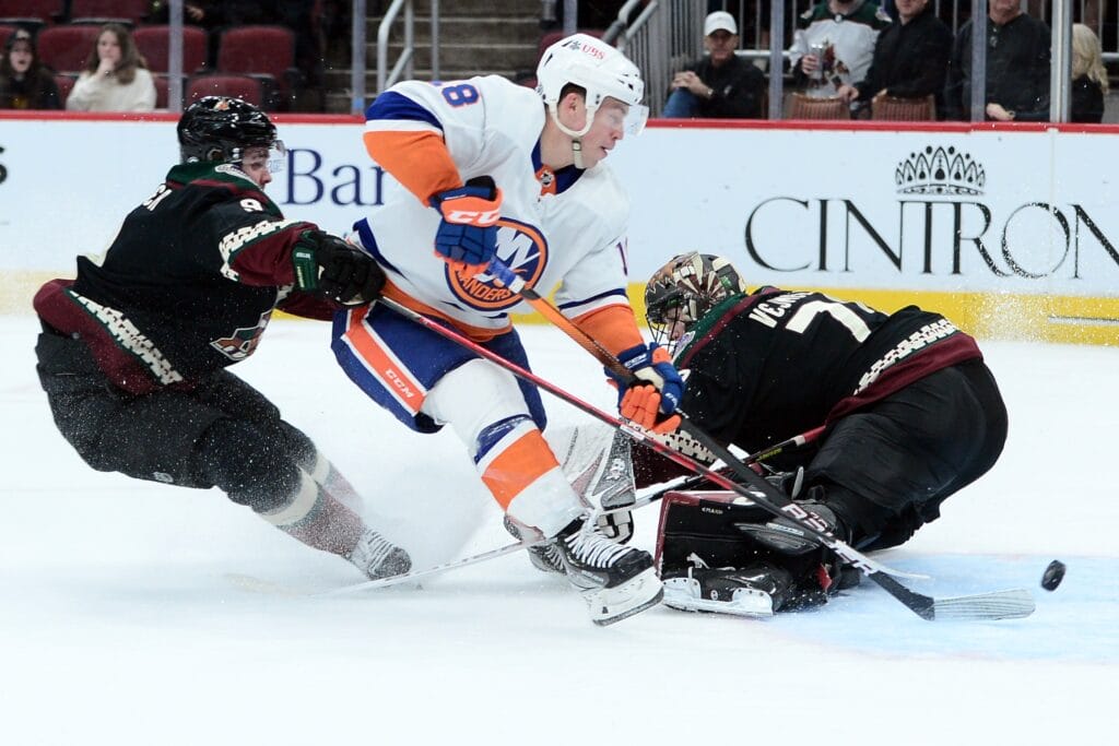 With Hutton struggling, what is the Coyotes’ goaltending plan?