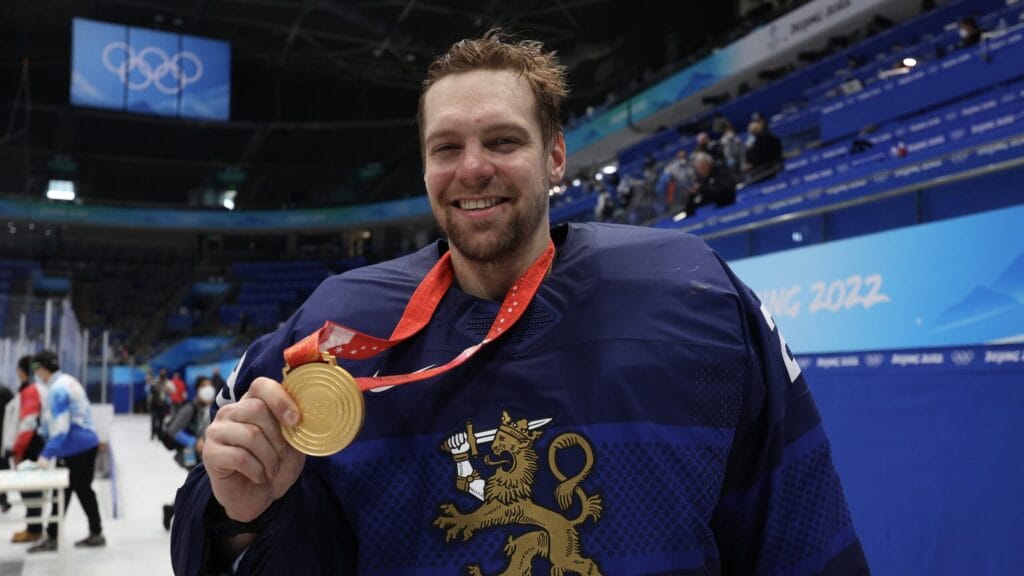 Harri Säteri and his agent explain the process and motivation for returning to the NHL