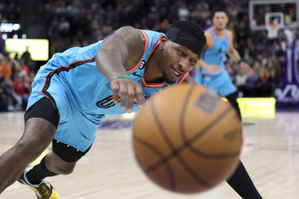 New Suns starting lineup pushing through learning curve toward consistency