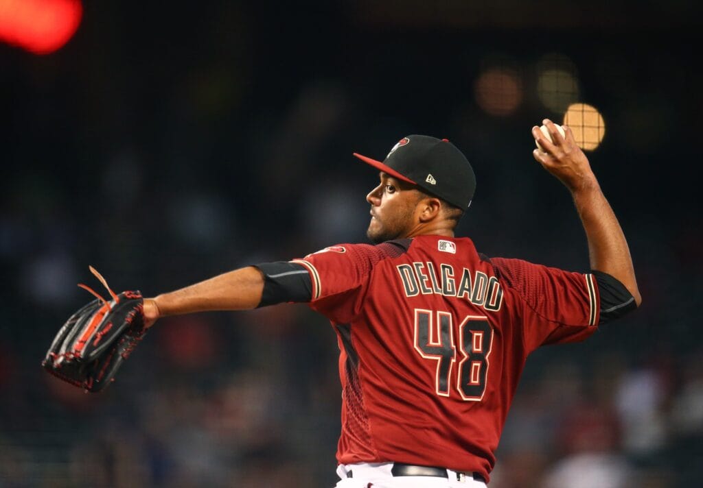 Ahmed, Diamondbacks agree to $32.5 million, four-year deal