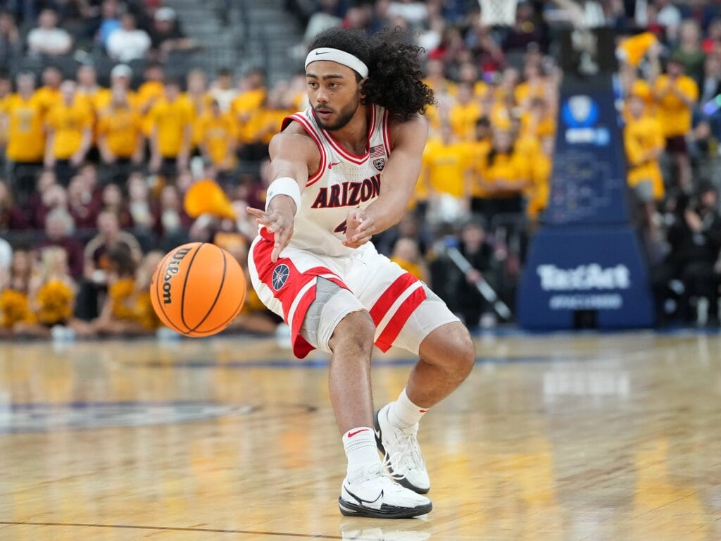 Arizona guard Kylan Boswell plays against Arizona State last season. (Stephen R. Sylvanie-USA TODAY Sports)