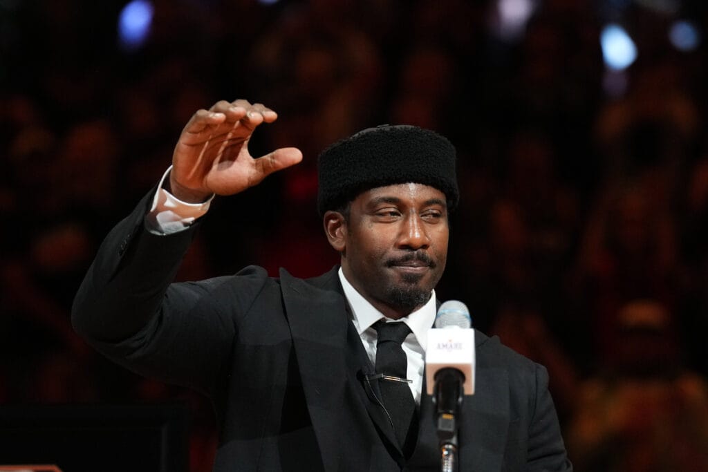Amar'e Stoudemire was finally inducted into the Phoenix Suns Ring of Honor, completing a full-circle journey despite his heart always being in Arizona
