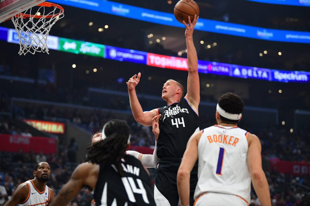 The Phoenix Suns have agreed to sign Mason Plumlee to a one-year deal worth the veteran minimum