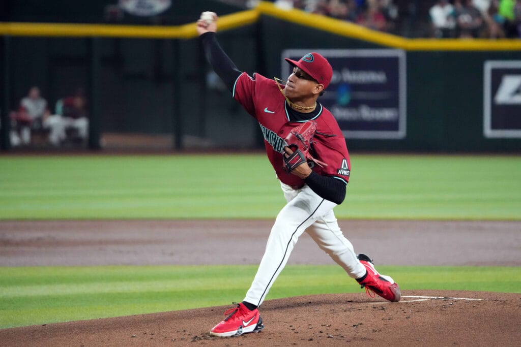 Diamondbacks pitcher Yilber Diaz (45) pitches against the Pittsburgh Pirates during the first inning at Chase Field.