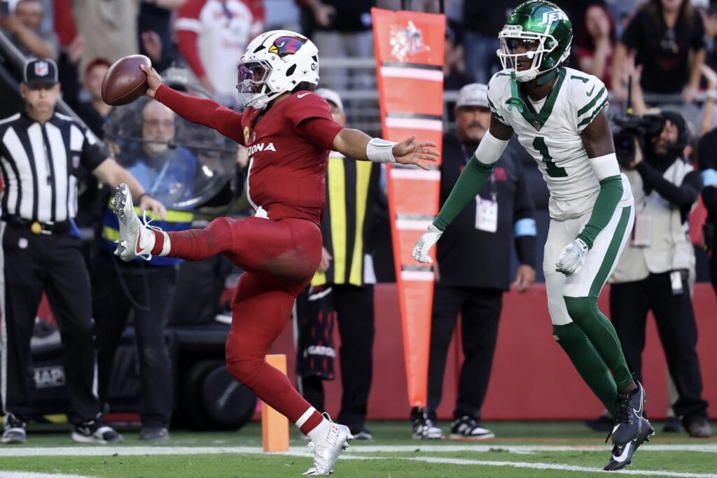 GLENDALE, ARIZONA - NOVEMBER 10: Kyler Murray #1 of the Arizona Cardinals scores a touchdown past Sauce Gardner #1 of the New York Jets in the third quarter at State Farm Stadium on November 10, 2024 in Glendale, Arizona. (Photo by Chris Coduto/Getty Images)