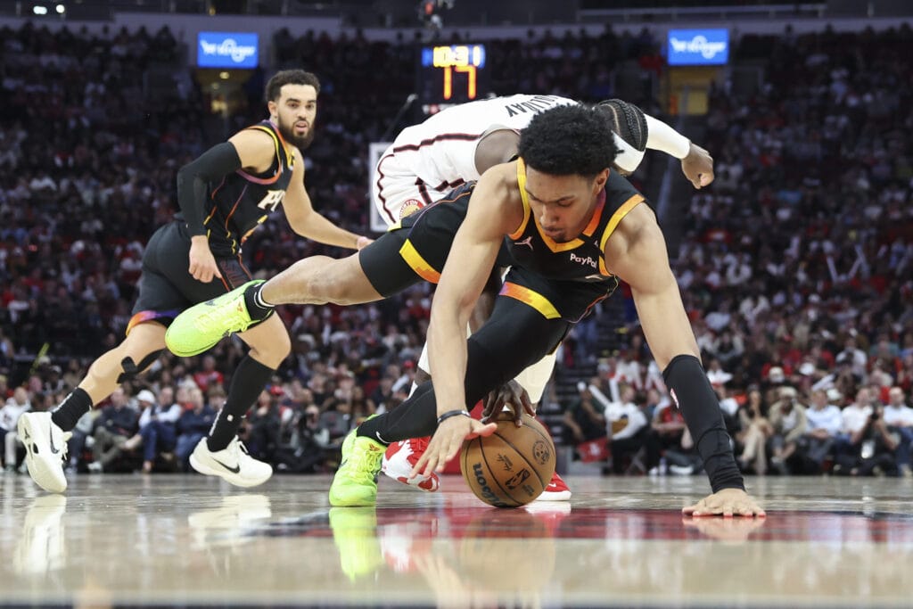 For the long-term and their current playoff hopes, Mike Budenholzer and the Phoenix Suns need to play rookies Ryan Dunn and Oso Ighodaro more