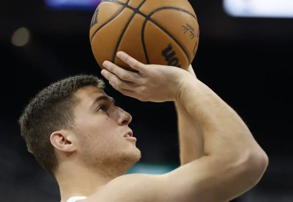 Suns guard Collin Gillespie lines up a shot