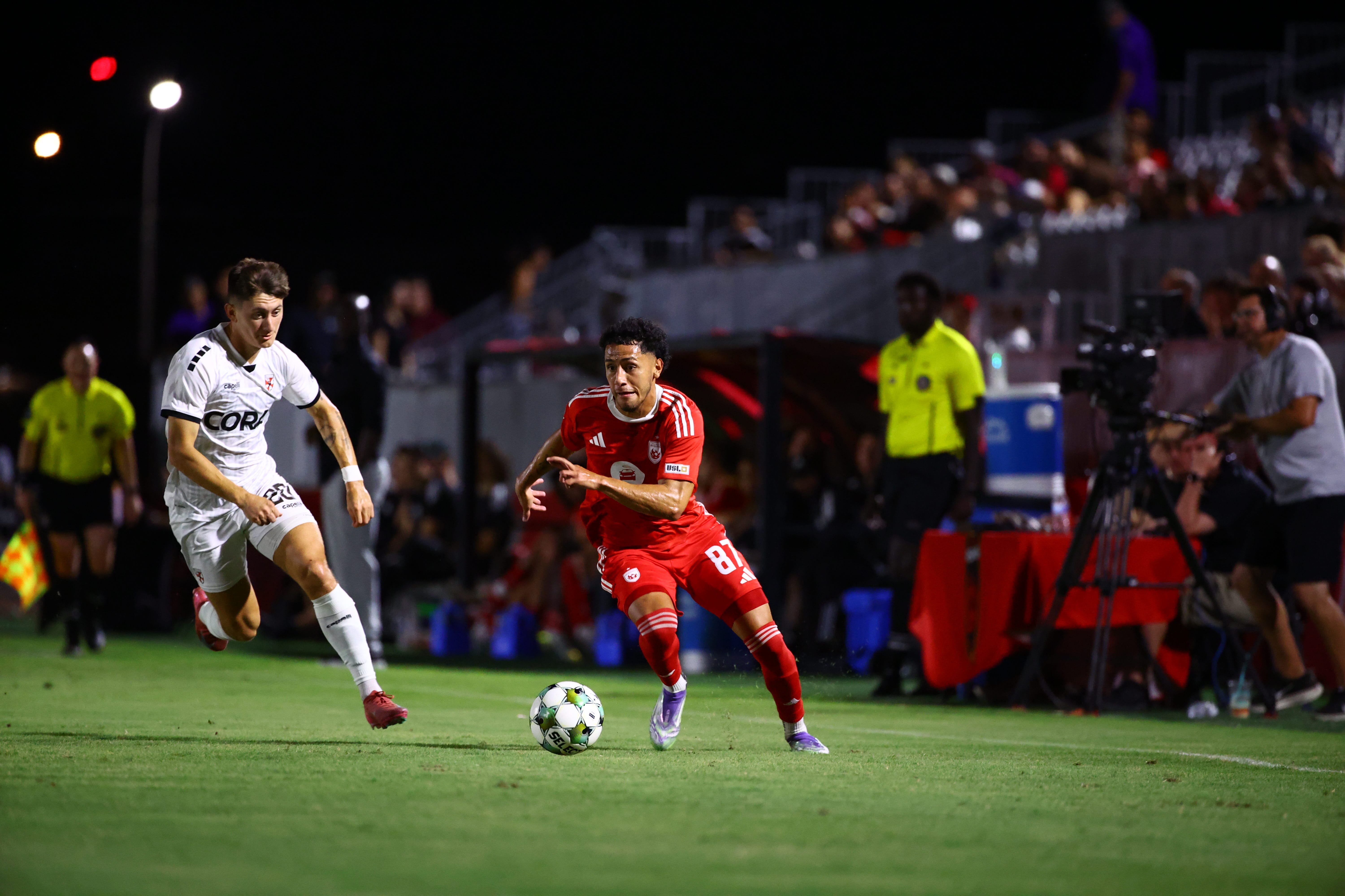 Phoenix Rising player Daniel Flores against Loudoun United.