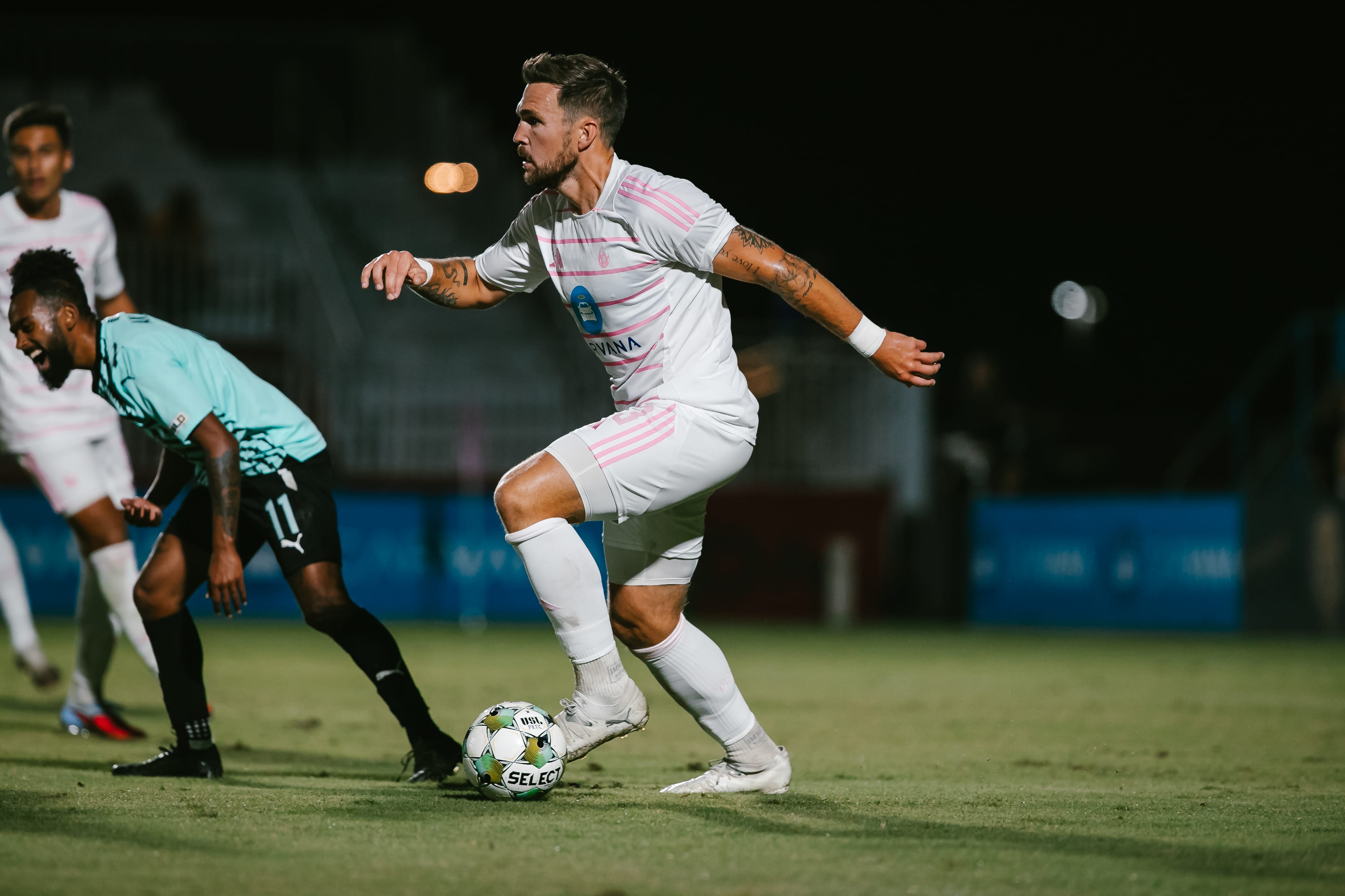 Rafael Czichos has the ball at his feet in a match against New Mexico United. Image: Phoenix Rising FC/Ashley Orellana