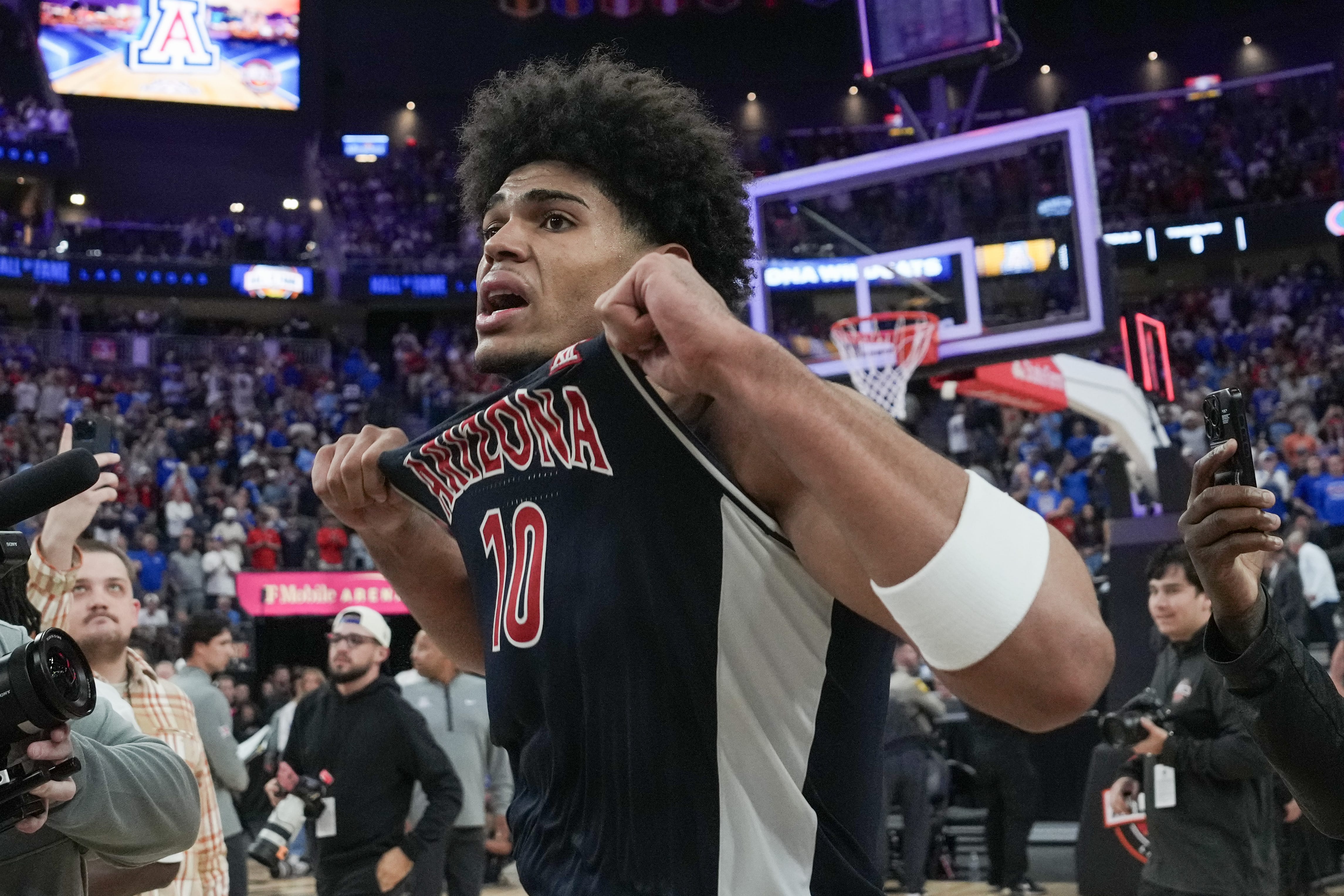 The Arizona Wildcats defeated National Champions Florida 93-87. The Wildcats were led by stand-out Koa Peat.