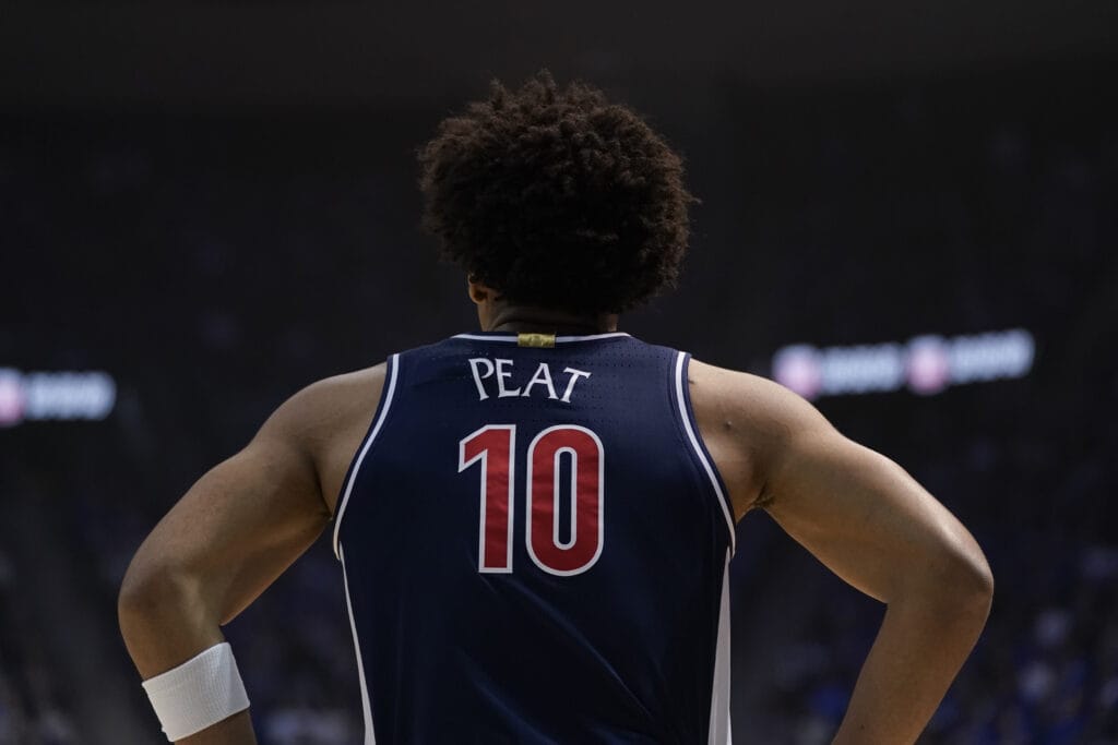 The Arizona Wildcats defeated the BYU Cougars 86-83 Monday night to improve to 21-0 for the first time since 2013-14.