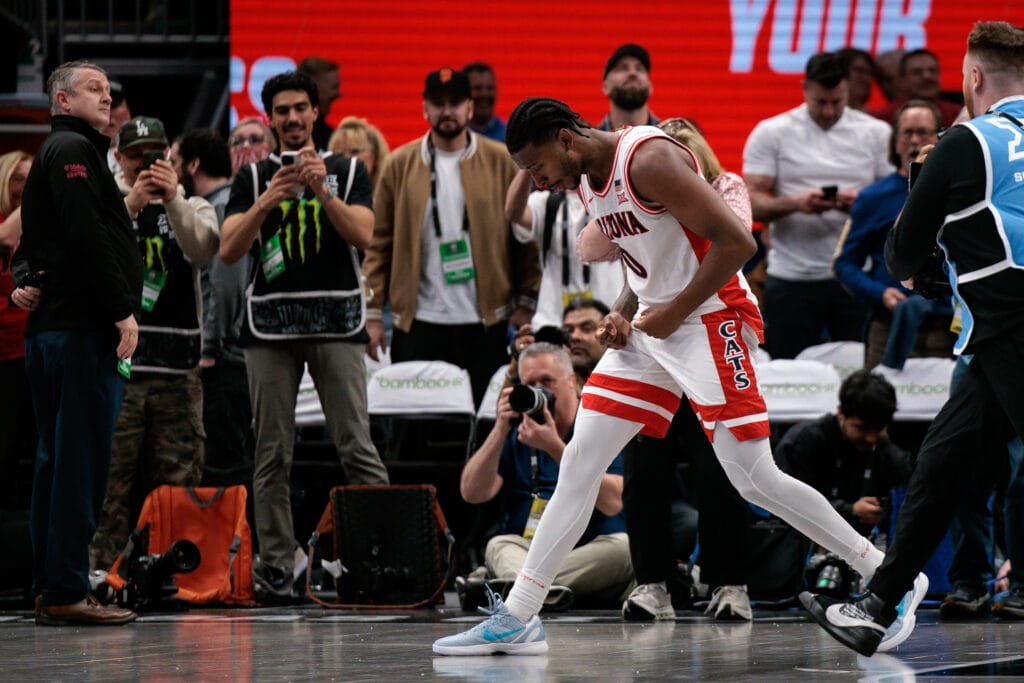 The Arizona wildcats just won another INSTANT CLASSIC vs Iowa State.