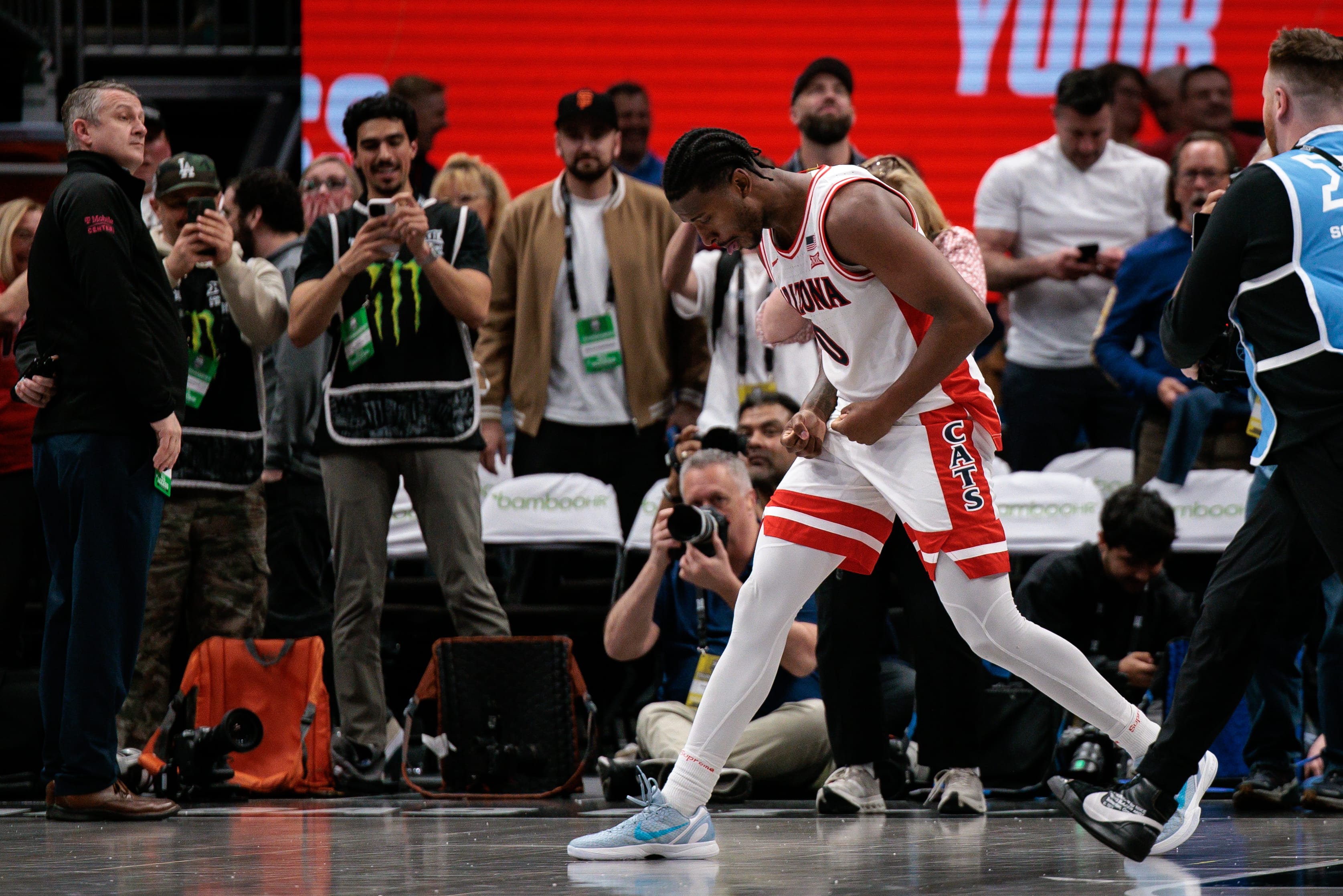 The Arizona wildcats just won another INSTANT CLASSIC vs Iowa State.