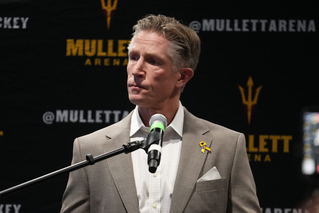 Dave Hakstol takes Arizona State’s hockey helm, returns to NCHC