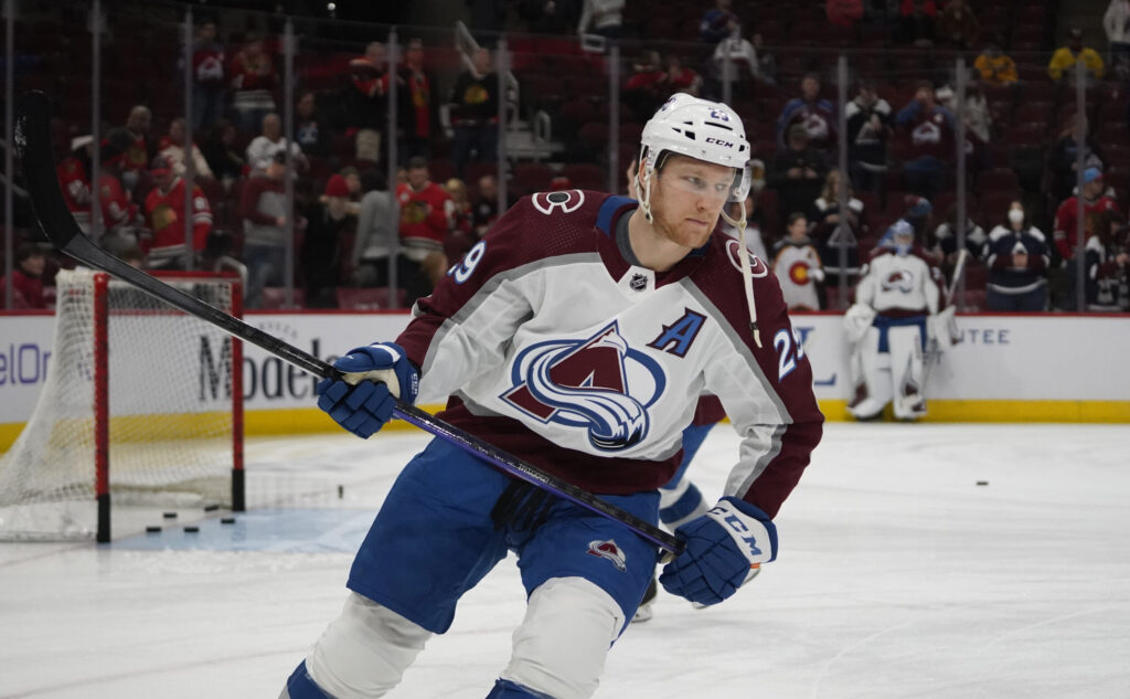 Disappointing loss to Chicago sinks Avs to new low