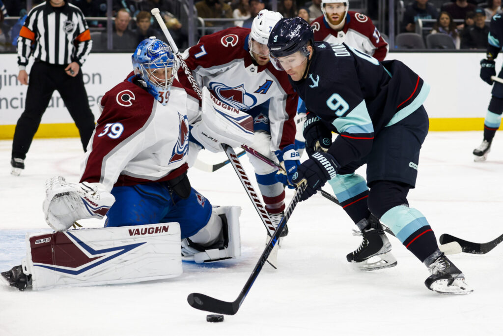 Avs, Francouz hang on to beat Kraken in shootout, sweep three-game road trip