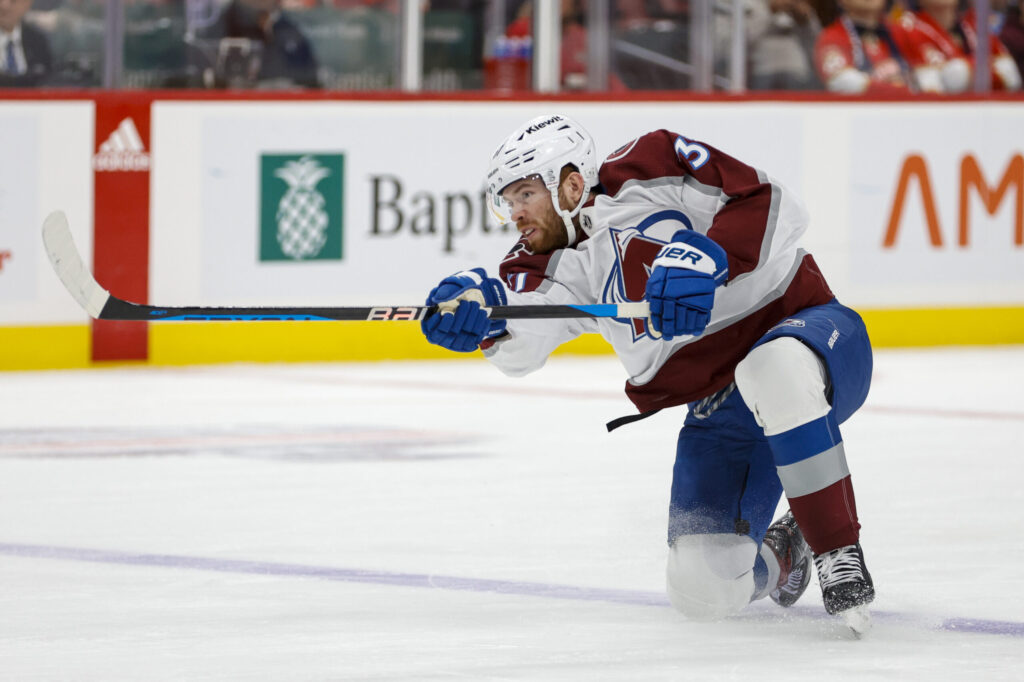 MacKinnon shines, depth shows up as Avs get back in the win column