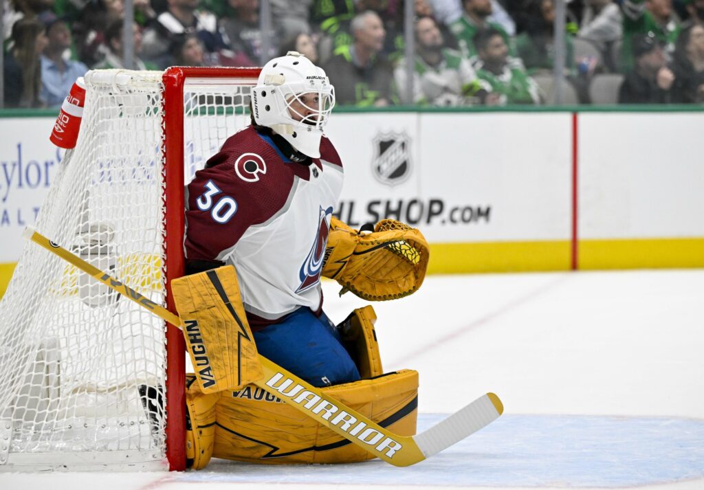 Avs fall flat in Dallas during matinee matchup