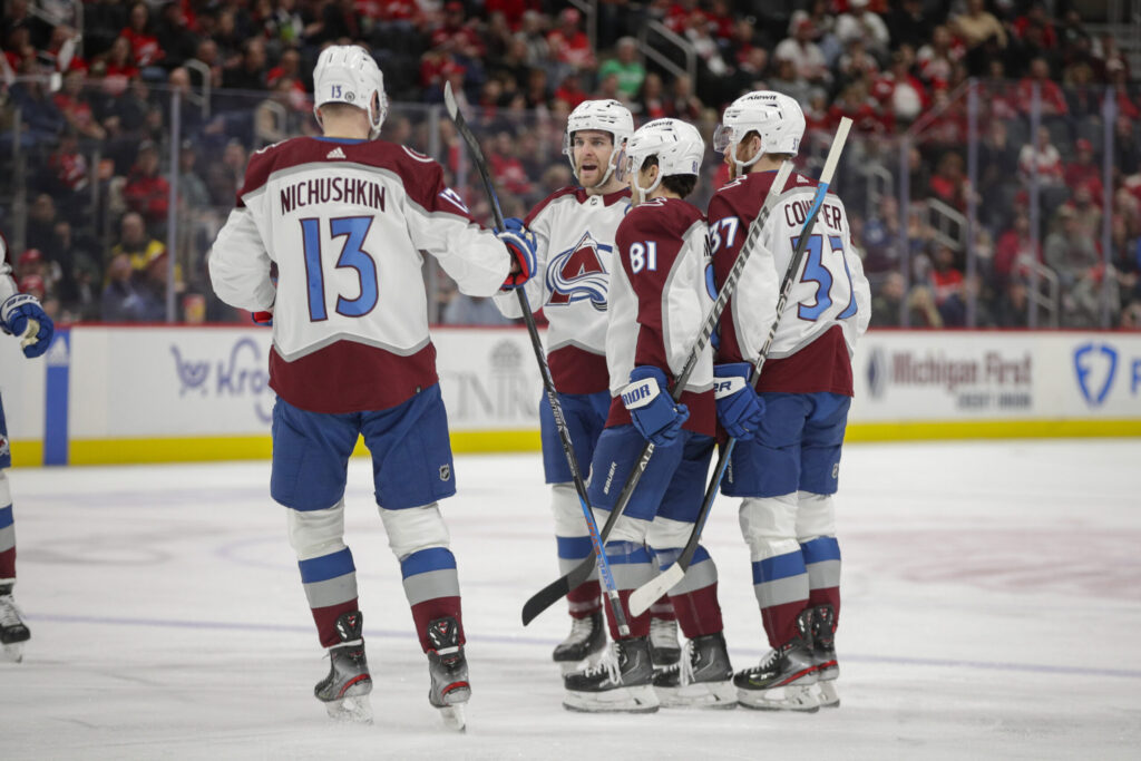 Colorado finishes perfect road trip with 5-1 victory over Red Wings