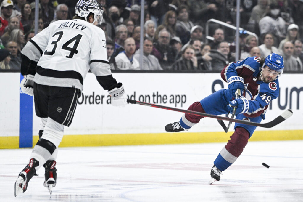 Alexandar Georgiev steals a big win in Los Angeles for the Avalanche