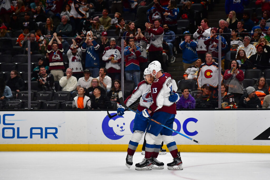 Nathan MacKinnon leads late Avalanche push in 5-4 OT win over Anaheim Ducks