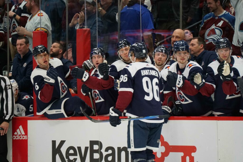 Avs remain in control of the Central after knocking off Jets