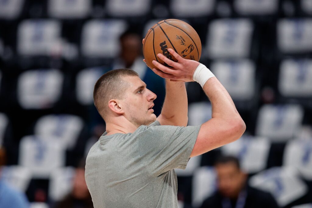 Nuggets Roundtable: Is Nikola Jokic’s wrist bothering him more than we think?