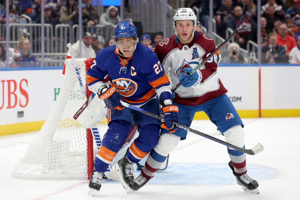 Mikko Rantanen’s 4-point night lifts Colorado over Islanders for new league record