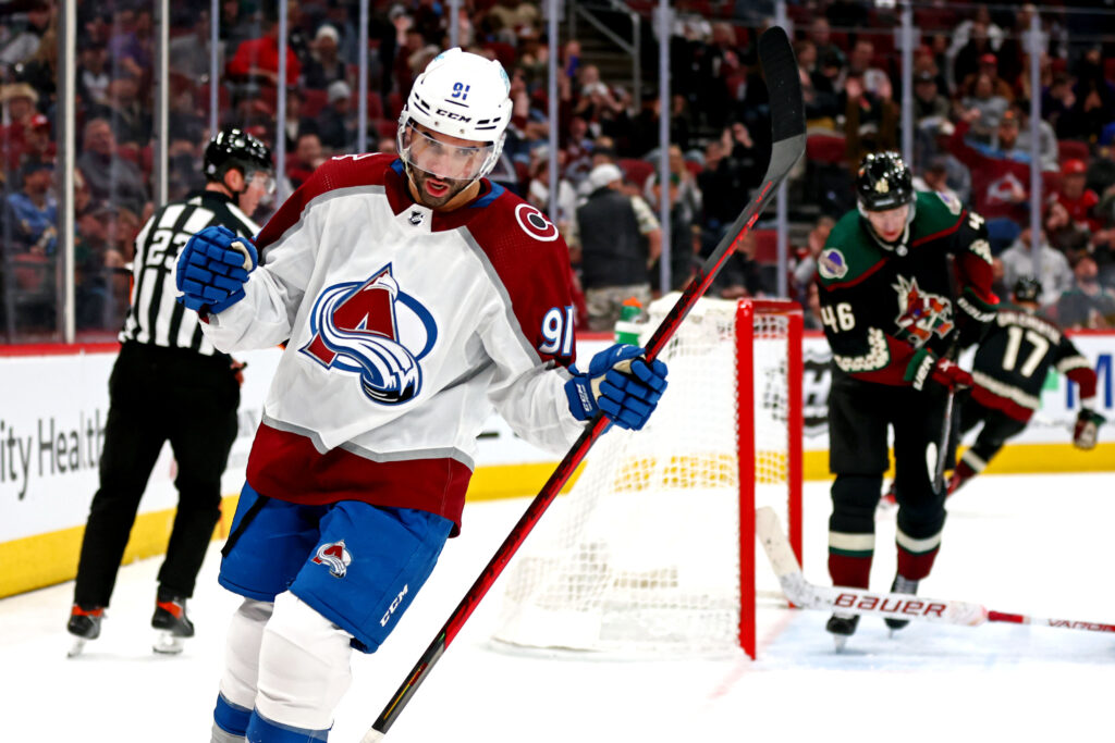 Kuemper shuts out Coyotes in return to Arizona