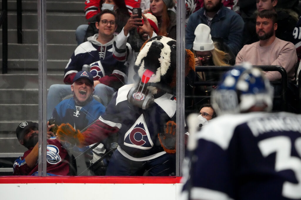 Avs Game 40 Grades: Sweet Sixteen