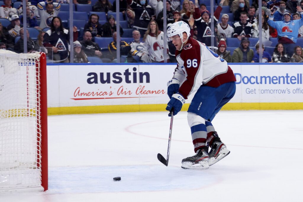 Balanced attack paces Avalanche in matinee victory over Sabres