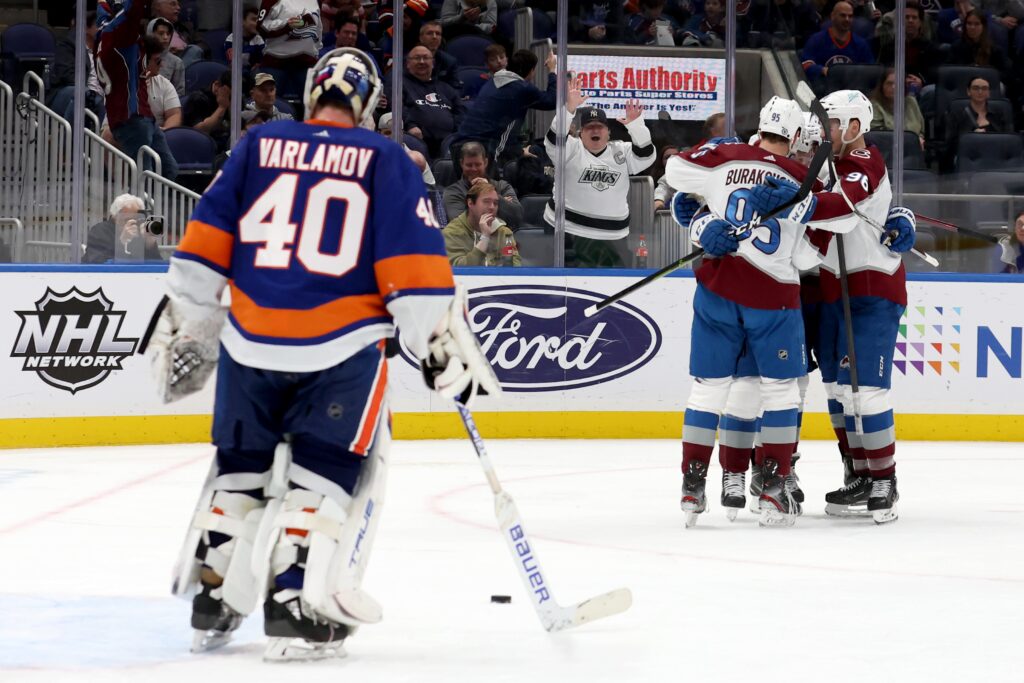 Avalanche survive roller coaster third period to beat Islanders